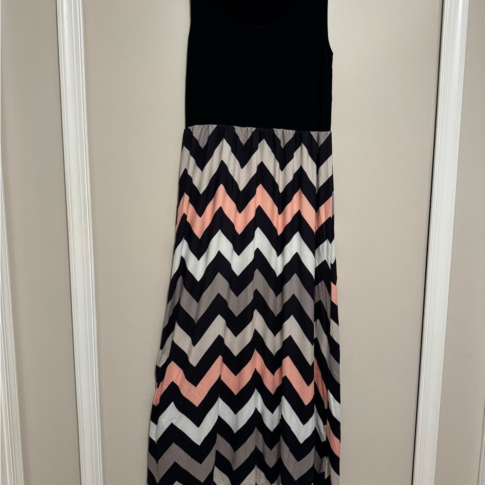 Chevron Patterned Maxi Dress - Black and Pink